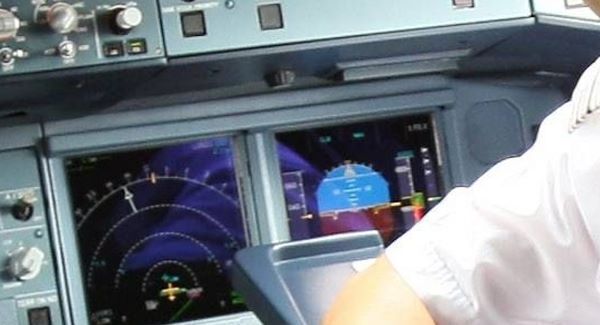 Jet returns to Dublin after pilots discover cracked windshield over Irish Sea