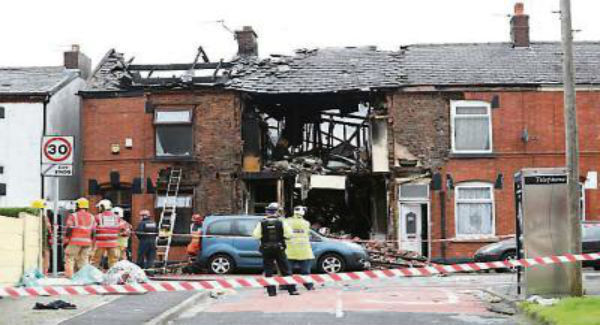 Neighbours showed 'tremendous bravery' to rescue family from fire