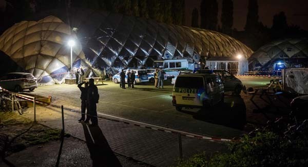 Police shoot dead man wielding knife in German refugee centre