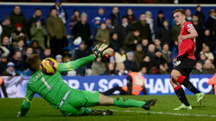 Manchester United striker sustains serious knee injury while on loan