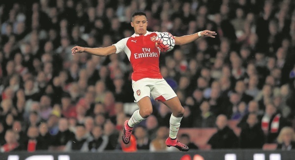 Alexis Sanchez suffers muscle injury