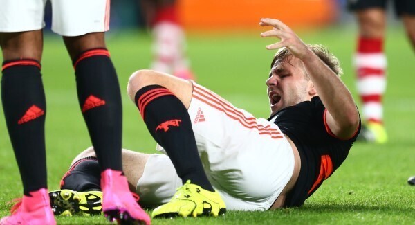 Manchester United's Luke Shaw returns to training following lengthy lay-off