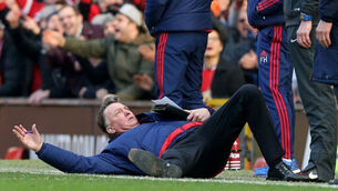 David De Gea tweets about THAT Louis van Gaal dive