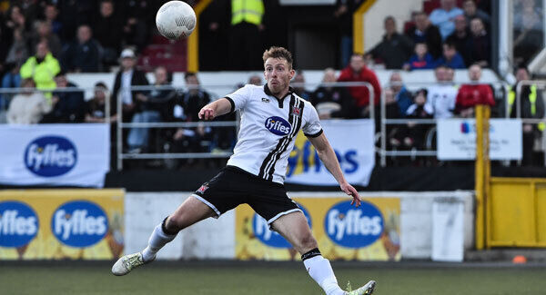 David McMillan of Dundalk shoots to score his side's first goal at Oriel Park. Photo by David Maher/Sportsfile