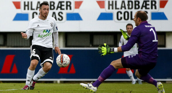 Dundalk's Gary Rogers is beaten by Sam Hewson. Pic: INPHO/Eythor Arnason Dundalk's Gary Rogers is beaten by Sam Hewson. Pic: INPHO/Eythor Arnason