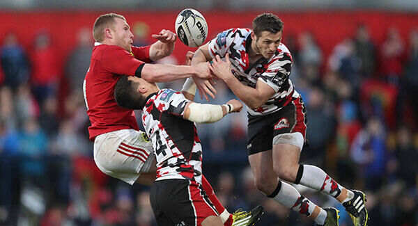 Munster’s Keith Earls challenges for the ball against Edinburgh’s Damien Hoyland and Jason Tovey. Photo: INPHO/Billy Stickland