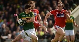 Paul Murphy gets away from Cork's, from left, Seán Kiely, Jamie O'Sullivan, and Brian O'Driscoll. Picture: Piaras Ó Mídheac /SPORTSFILE