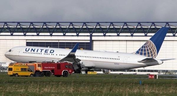 Jet makes emergency landing at Shannon after windscreen cracks over Irish Sea