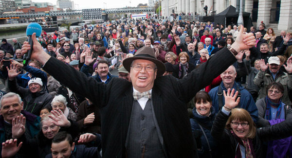 RTE 's Joe Duffy during a 1917 themed Liveline in the Customs House as part of Cruinniú na Cásca.