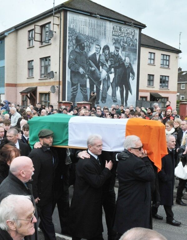 Sinn Fein leadership carry coffin as tens of thousands attend funeral in Bogside of Martin McGuinness Sinn Fein leadership carry coffin as tens of thousands attend funeral in Bogside of Martin McGuinness