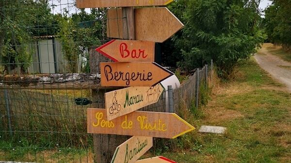 A signpost at Ferme du Marais Poitevin where they provide farm tours where children can get up close with the animals.