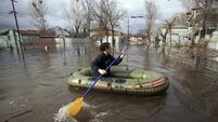 Thousands evacuated as flooding hits California
