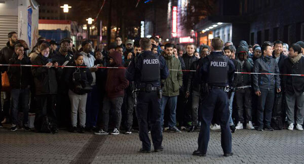 Dusseldorf train station axe attack 'acted alone'