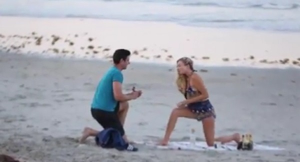How romantic: Watch this Galway man propose to his girlfriend on a beach in Florida