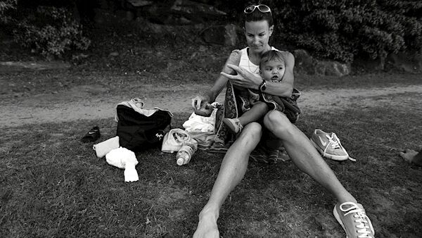 Olympic Games 2000 Sydney, Australia 19/9/2000Sonia O'Sullivan with Ciara in the days before her first race. (©INPHO/Patrick Bolger) Olympic Games 2000 Sydney, Australia 19/9/2000Sonia O'Sullivan with Ciara in the days before her first race. (©INPHO/Patrick Bolger)