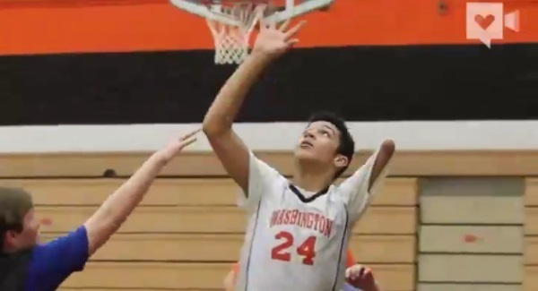 Teenager with one arm is a basketball sensation
