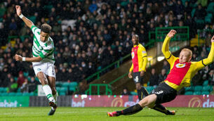 Celtic struggle but extend 21-game unbeaten streak