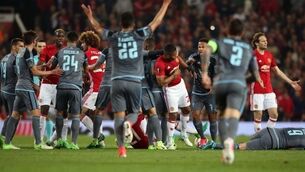 Man Utd win bad-tempered semi-final