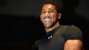 Heavyweight champion Anthony Joshua swings by for Manchester United training