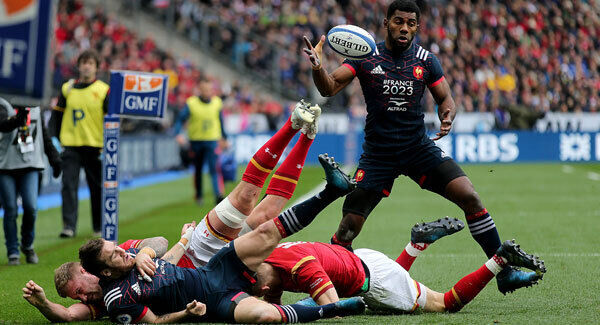 France's Noa Nakaitaci receives a pass. Pic: INPHO/Donall Farmer