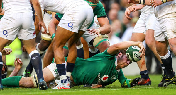 Henderson scores a try against England in the 2017 Six Nations