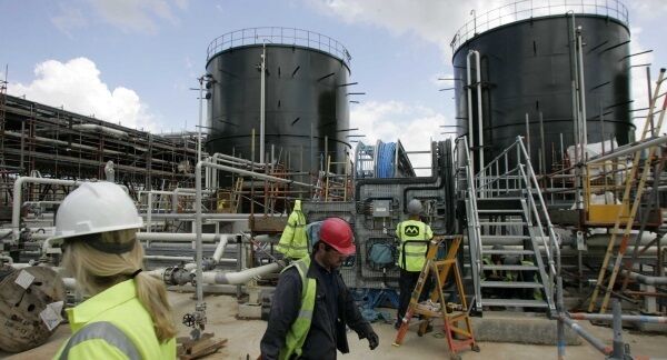 File photo of staff at the Bellanaboy gas refinery. Pic: Rollingnews.ie File photo of staff at the Bellanaboy gas refinery. Pic: Rollingnews.ie