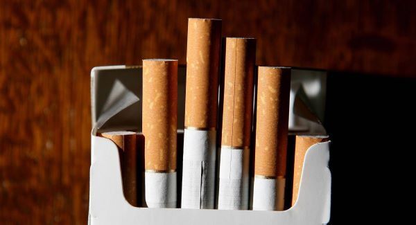 Non-smokers should get an extra six days holidays, says psychologist