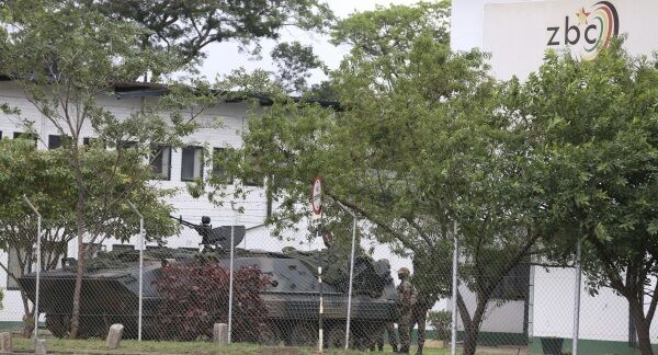Zimbabwe military outside TV broadcasters Zimbabwe military outside TV broadcasters