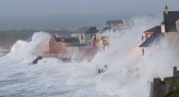 Storm Eleanor hits Lahinch. Storm Eleanor hits Lahinch.