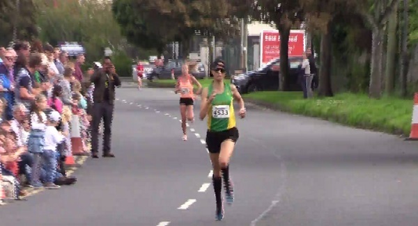 Watch as Laura Crowe crosses the line to win Women's Mini Marathon in Cork