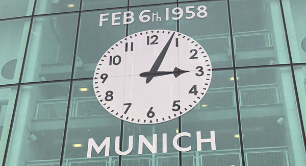 Manchester United marks 60th anniversary of Munich air disaster