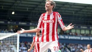 Peter Crouch pounces on defensive error to steal draw for Stoke at West Brom