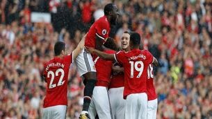 Manchester United beat Everton 4-0