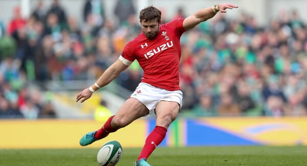 Leigh Halfpenny kicks at goal. Photo: INPHO/Billy Stickland Leigh Halfpenny kicks at goal. Photo: INPHO/Billy Stickland