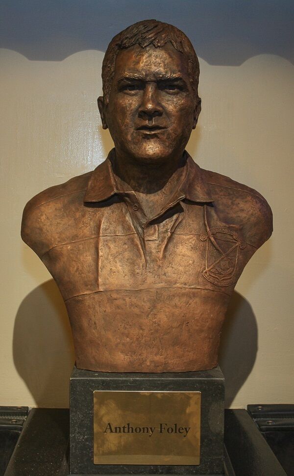 Shannon RFC unveil Anthony Foley bust. Shannon RFC unveil Anthony Foley bust.