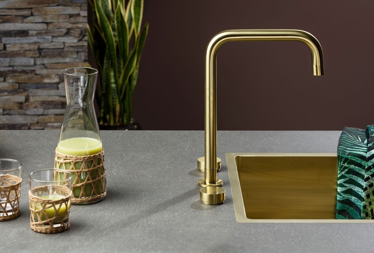 Dekker (NL) gold taps from €999, dekkerzevenhuizen.nl Dekker (NL) gold taps from €999, dekkerzevenhuizen.nl