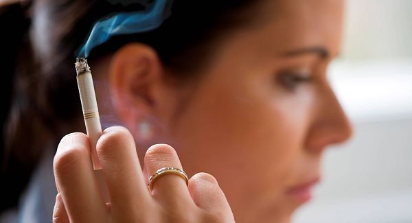 Health Minister looks to ban smoking in outdoor dining areas