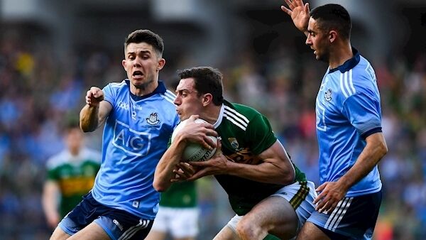 David Moran of Kerry in action against Michael Fitzsimons, left, and James McCarthy of Dublin during the GAA Football All-Ireland Senior Championship Final Replay match between Dublin and Kerry at Croke Park in Dublin. Photo by David Fitzgerald/Sportsfile