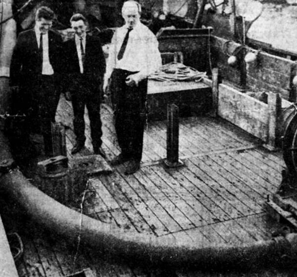 A 1965 cutting from the ‘Cork Examiner’ shows Gerry Doyle, Michael O’Hare, and Seamus O’Neill with the davit.