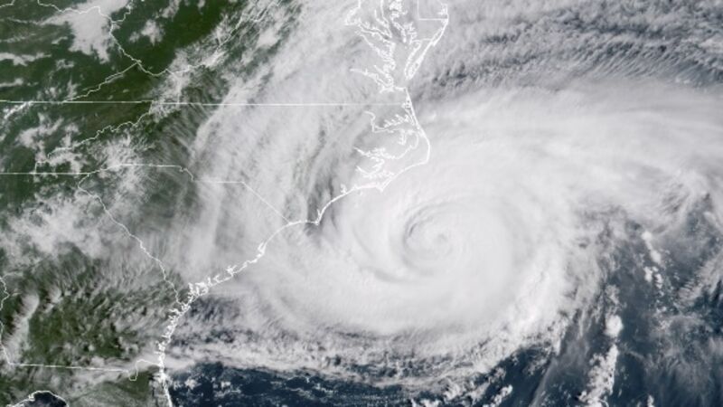 Kite-surfer filmed out on the water as waves get 'incredibly high' amid Hurricane Florence Kite-surfer filmed out on the water as waves get 'incredibly high' amid Hurricane Florence