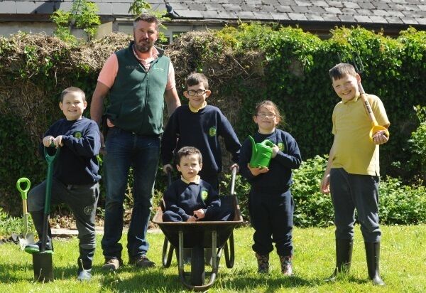 Eoin Marks 8, Anthony McCabe 6, Lee Weldon 9, Megan Infangir 9, and Paul Gore 11, who attend Phoenix Park Specialist School pictured with Dominic O’Donoghue from Sanctuary Synthetics.