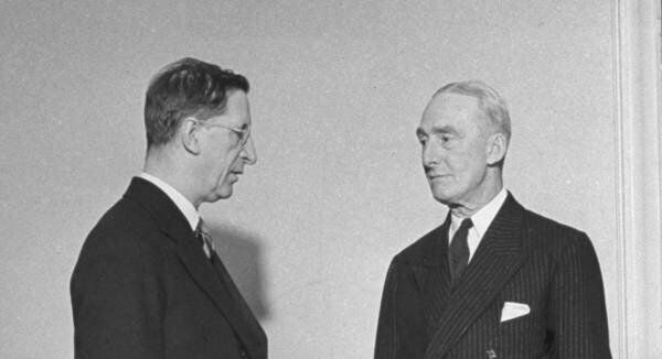 Éamon de Valera with David Gray, US wartime minister to Ireland. Éamon de Valera with David Gray, US wartime minister to Ireland.