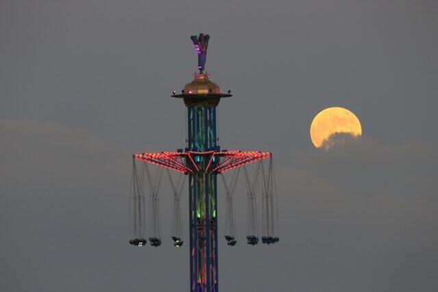A blood moon rises over Tel Aviv, Israel (Ariel Schalit/AP)