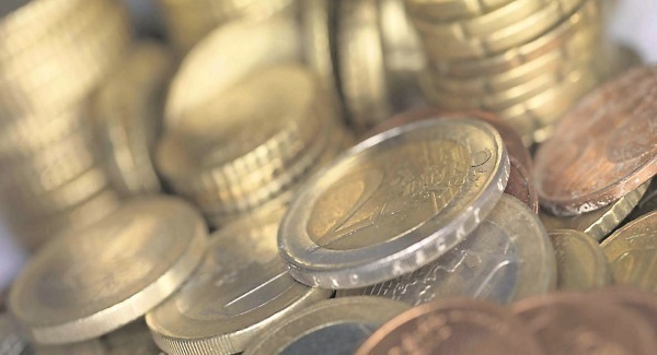 Markets fall on fresh Italy eurosceptic power fears