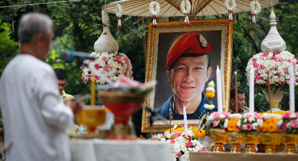 Thais at a cleansing ceremony and memorial service for Saman Gunan, the Navy SEAL officer, who lost his life during the rescue operation (AP Photo/Vincent Thian)