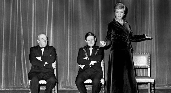 Angela Lansbury performing at the opening of the Everyman Playhouse (Fr Mathew Hall) on Fr Mathew Street, Cork. Also in the picture are Dan Donovan and Lord Mayor Sean O'Leary