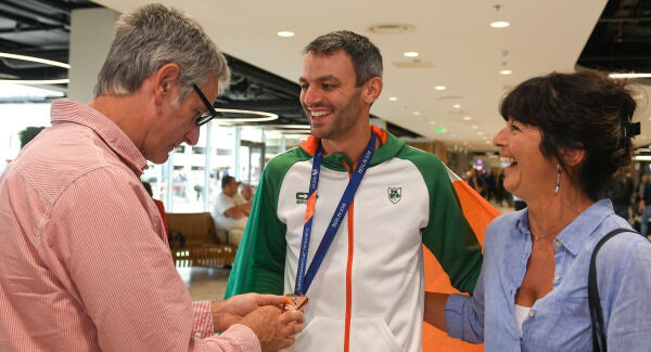 Thomas Barr shows his bronze medal to his father Tommy and mother Martina. Pic: Eóin Noonan/Sportsfile