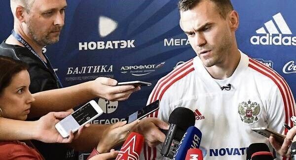 Russia’s goalkeeper and captain Igor Akinfeev said yesterday the football team is writing its own story, and has nothing to do with Russia’s troubled Olympic programme. Pic: Alexander Nemenov