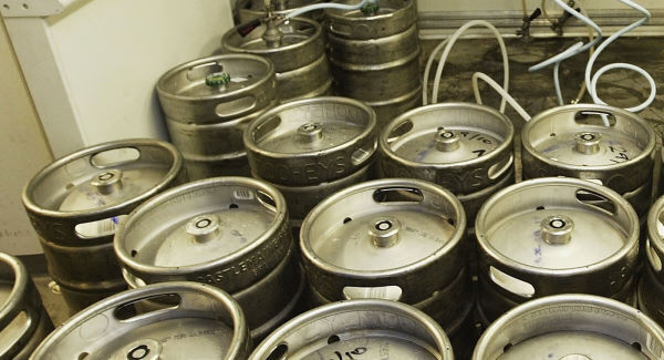 London publicans ready as Irish descend for Paddy's Day Grand Slam decider