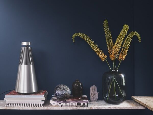 BeoSound 2 is a wireless speaker system from Bang & Olufsen, with a room filling 360 degree sound performance and it has integrated access to streaming and wireless technologies. This means it links up to Bluetooth, AirPlay, Spotify Connect, Chromecast built-in and DNLA – your guess is as good as mine. I like the shape though. And you can unplug it and move it around the gaff to see where it suits best. The BeoSound 2 is available in three colours; Aluminium, Brass Tone and Infantry Green, with a RRP of €1,795, available in the Bang & Olufsen Duke Street, Dublin store or online www.nuconnect.ie
